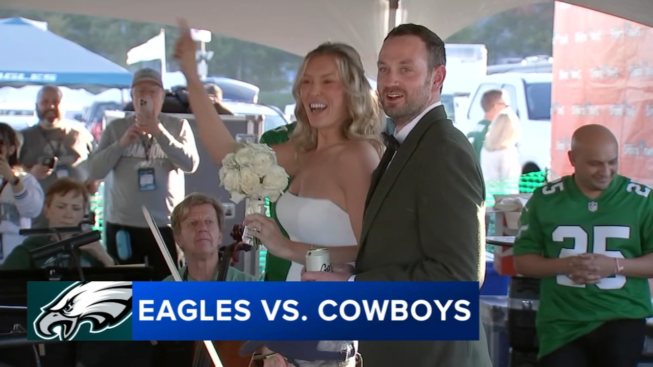 Chicago couple Lindsey Carl, Brandon Byrd get married at Philadelphia Eagles tailgate before MNF
— 6ABC Action News (Philadelphia)